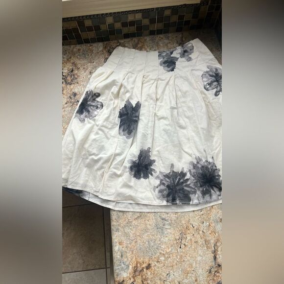 DKNY 100% Cotton circle swing skirt ￼ - Picture 7 of 10